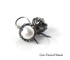 Kolczyki „Paths” z białymi perłami
